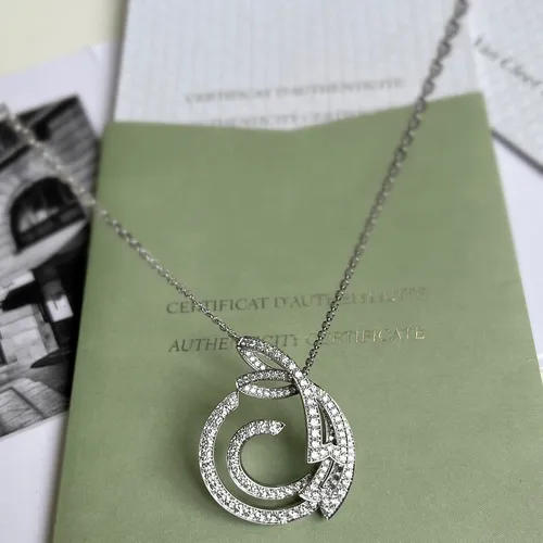 Van Cleef & Arpels Contes d Hiver VCARP3J300 18k White Gold Necklace